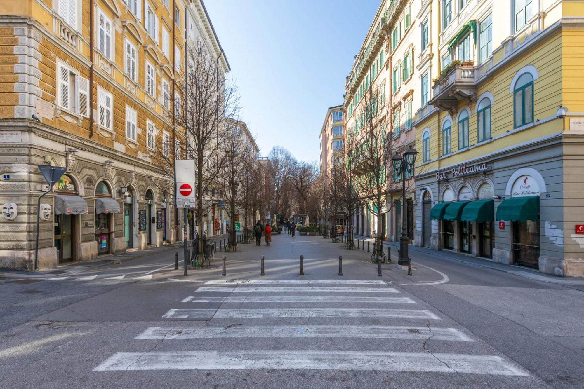 Central Trieste - Elegant City Stay Esterno foto